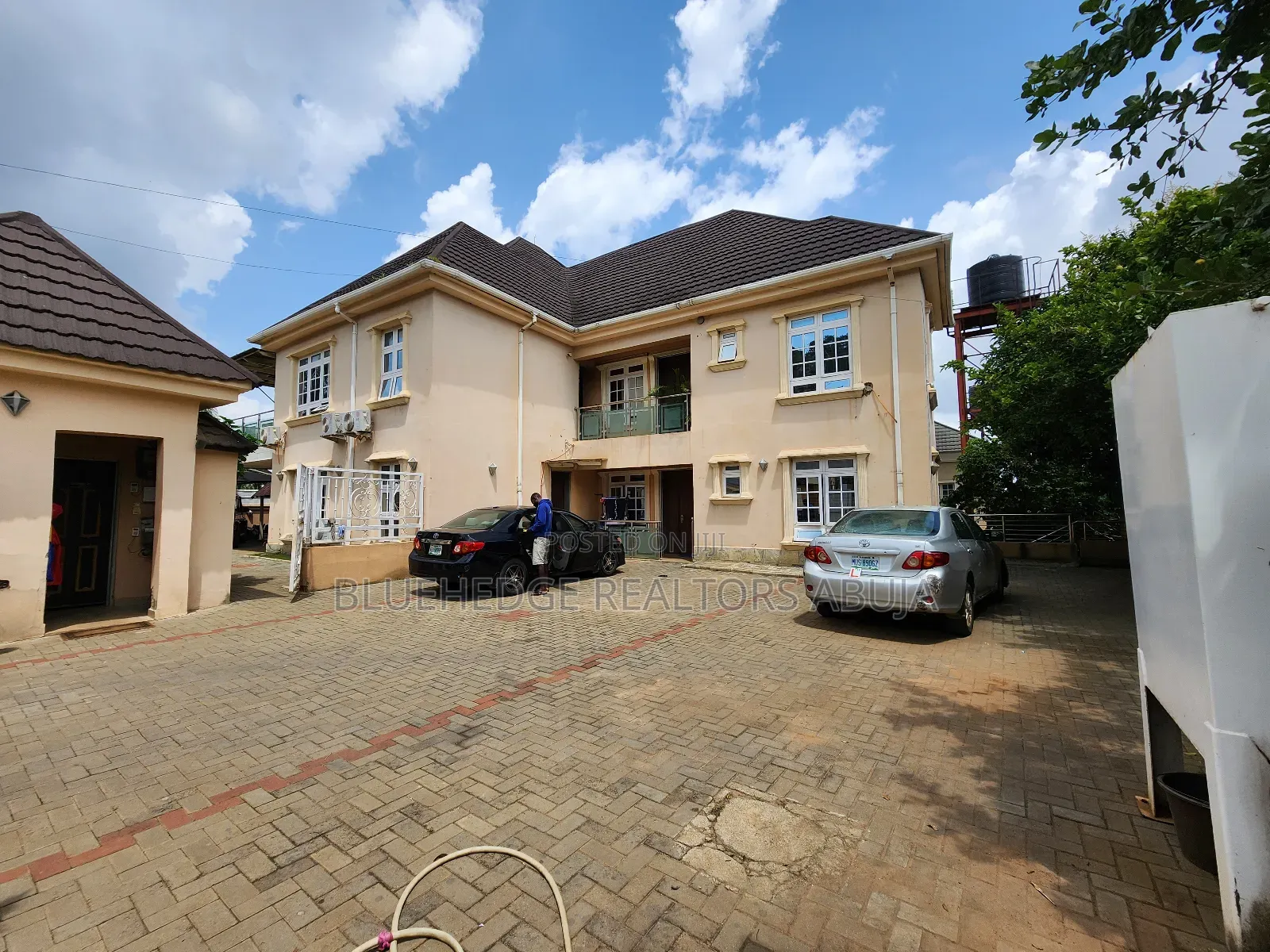 9bdrm Block of Flats in Dawaki for sale in Dawaki
