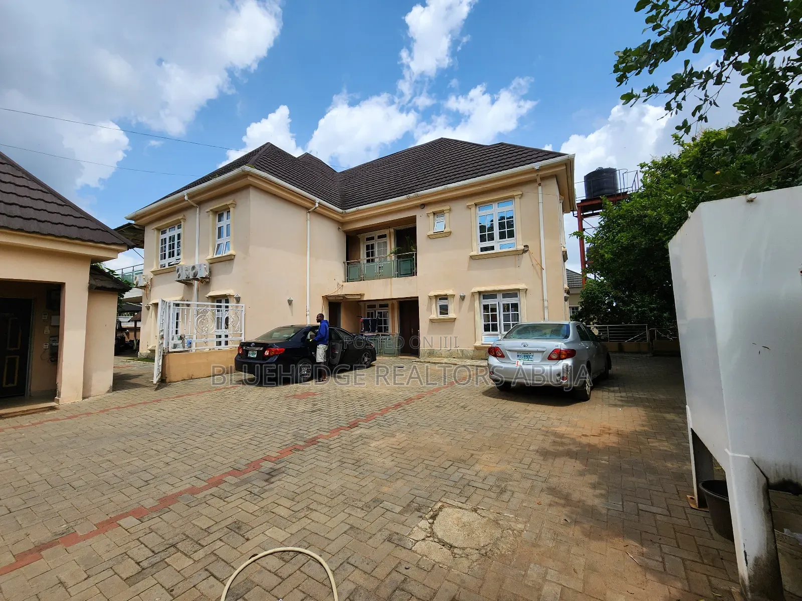 9bdrm Block of Flats in Dawaki for sale in Dawaki