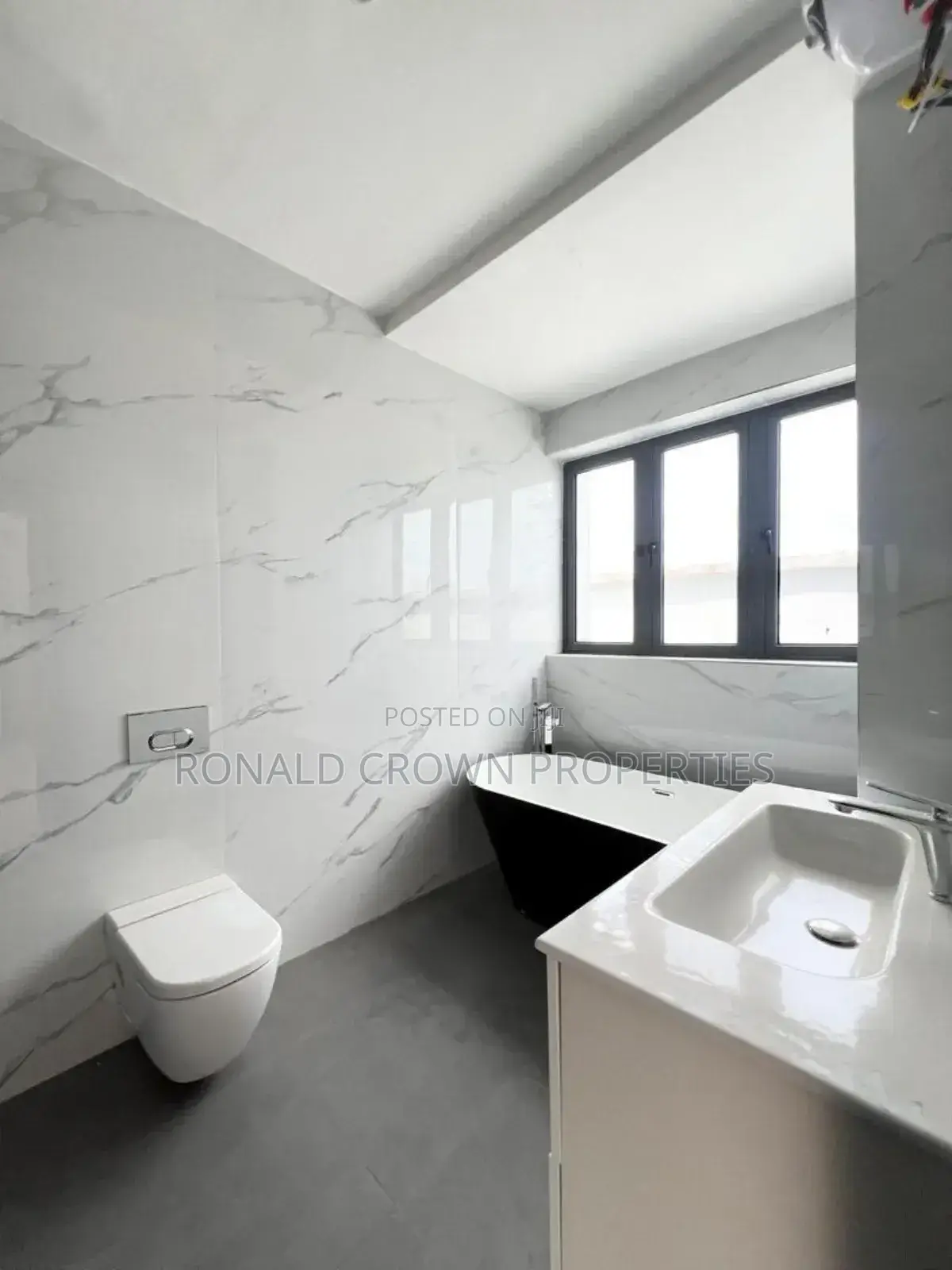 5bdrm Duplex in Chevron for sale in Chevron