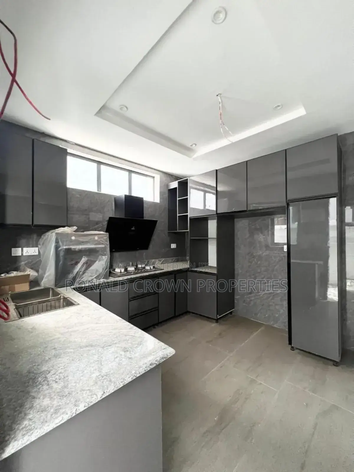 5bdrm Duplex in Chevron for sale in Chevron