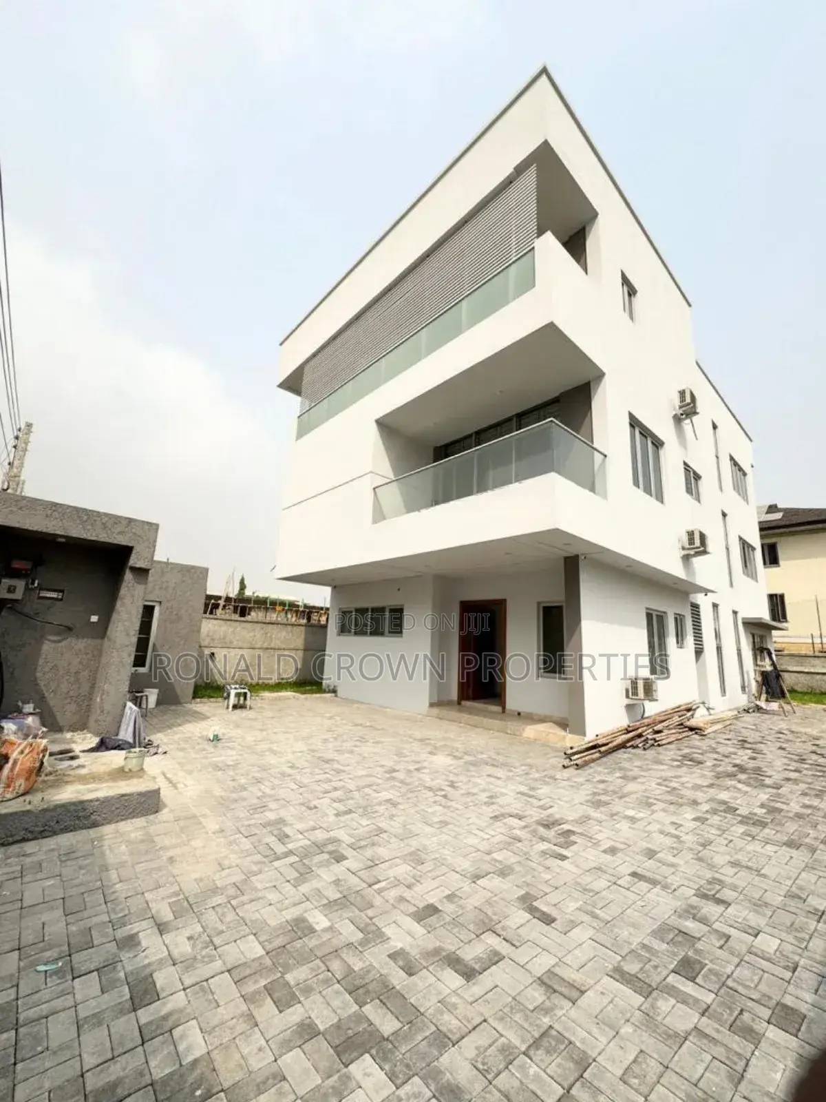 5bdrm Duplex in Lekki Phase 1 for sale in Lekki Phase 1