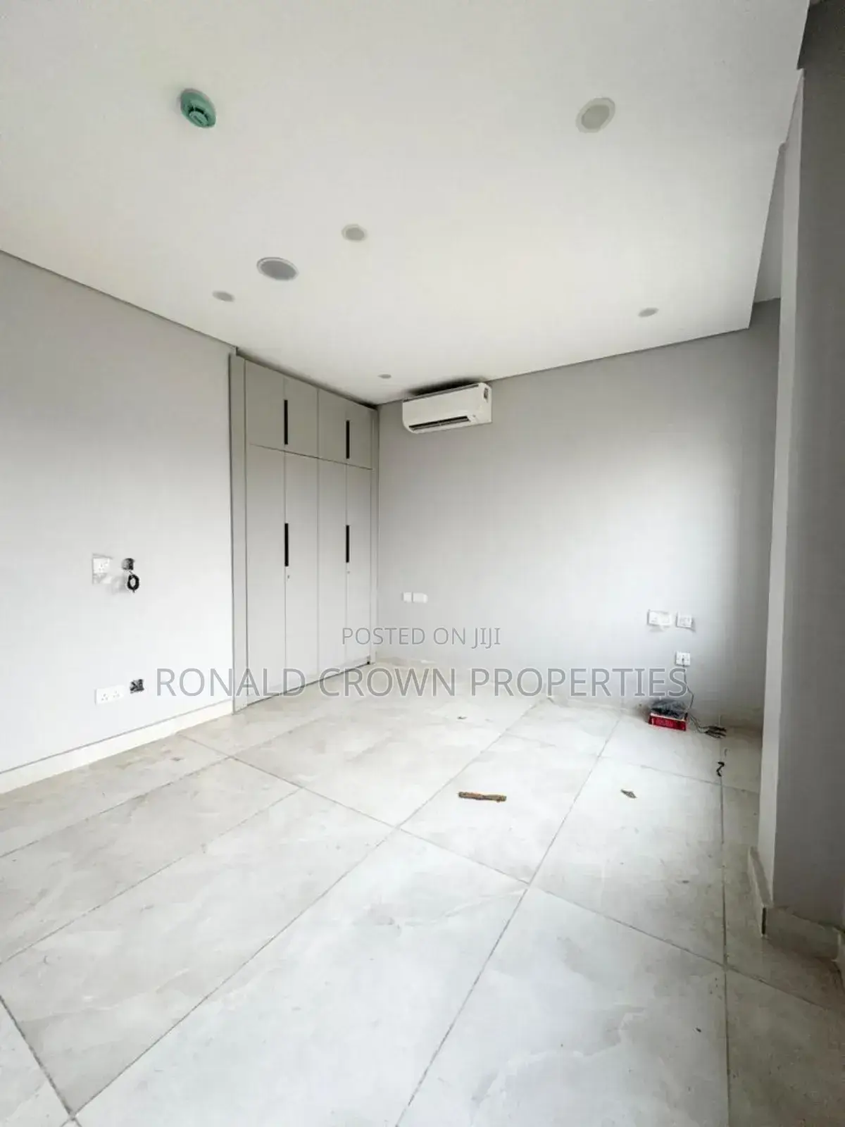 5bdrm Duplex in Lekki Phase 1 for sale in Lekki Phase 1