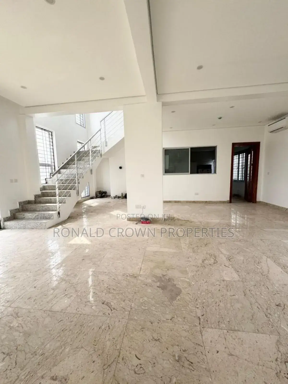 5bdrm Duplex in Lekki Phase 1 for sale in Lekki Phase 1
