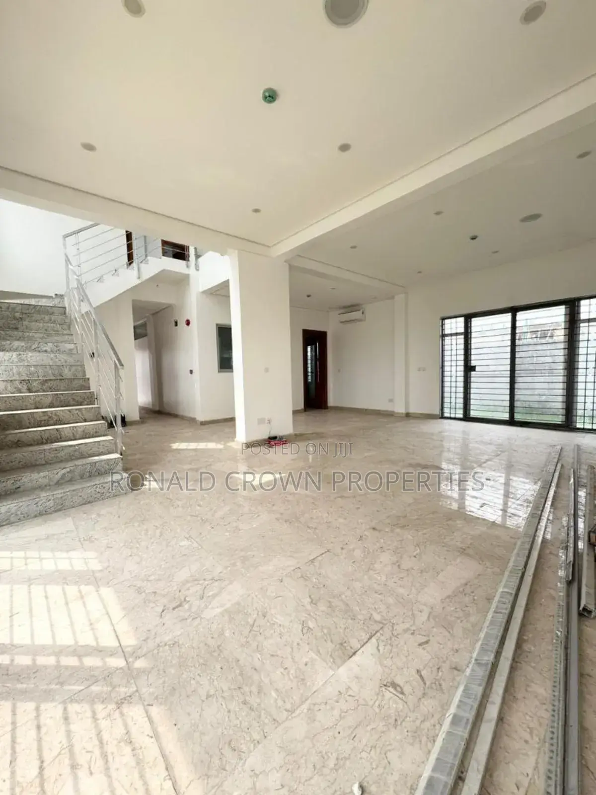 5bdrm Duplex in Lekki Phase 1 for sale in Lekki Phase 1