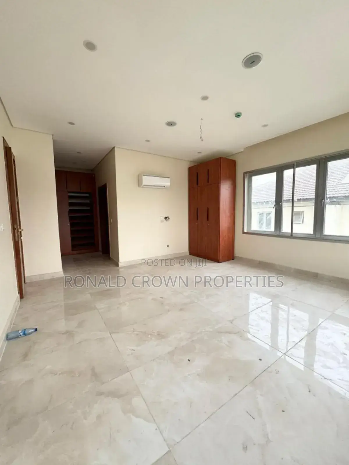 5bdrm Duplex in Lekki Phase 1 for sale in Lekki Phase 1