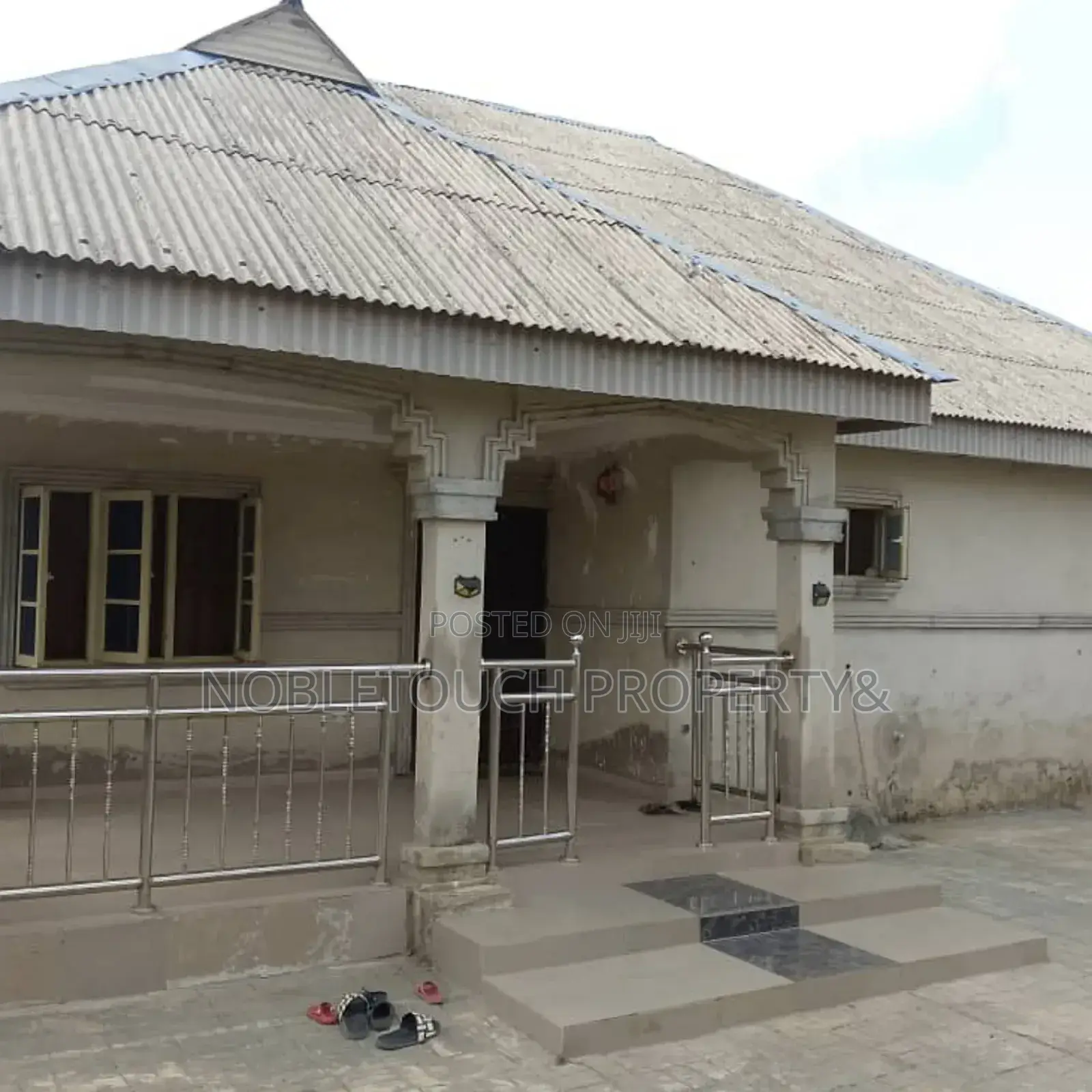 3bdrm Bungalow in Akinwunmi Abayomi for sale in Ifo