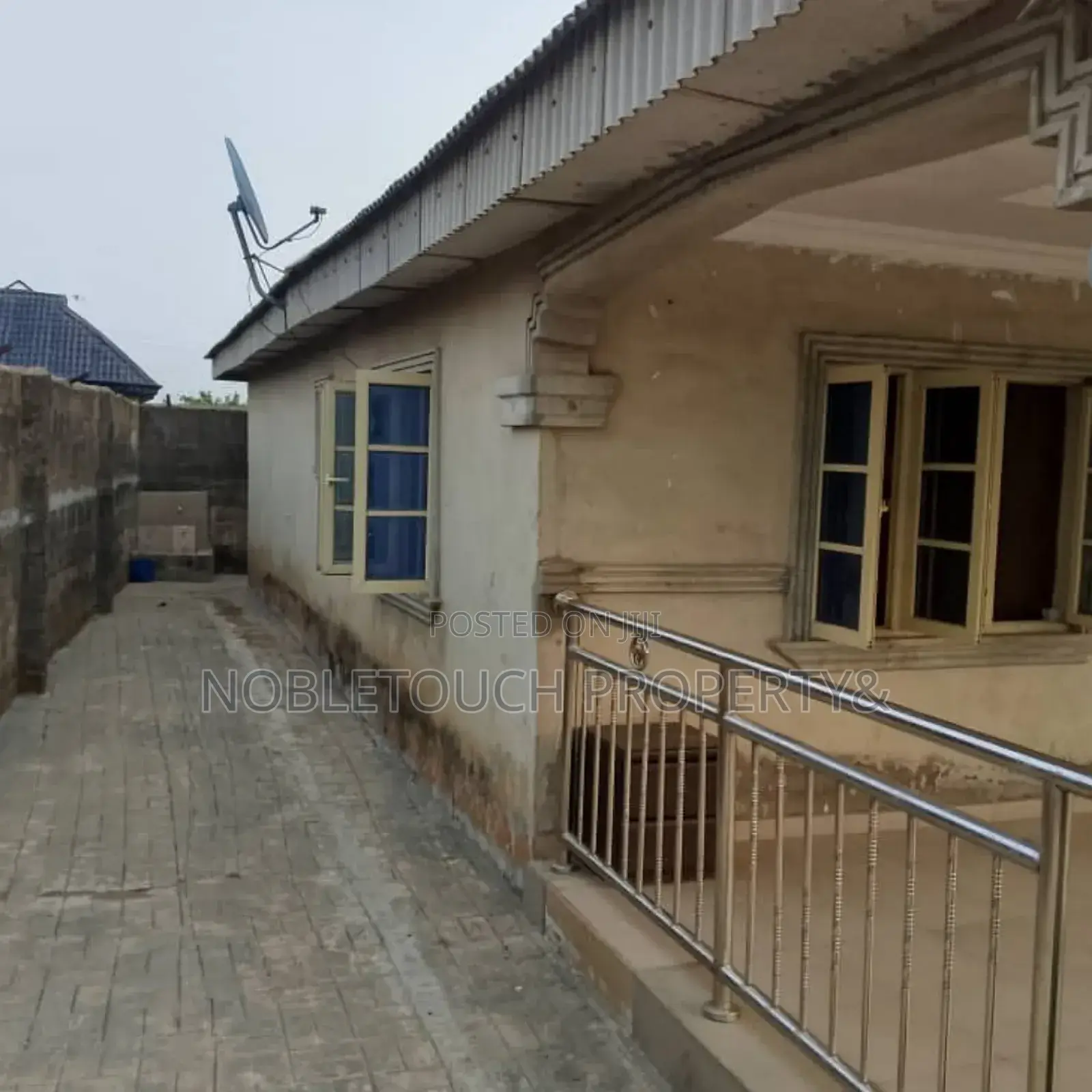 3bdrm Bungalow in Akinwunmi Abayomi for sale in Ifo