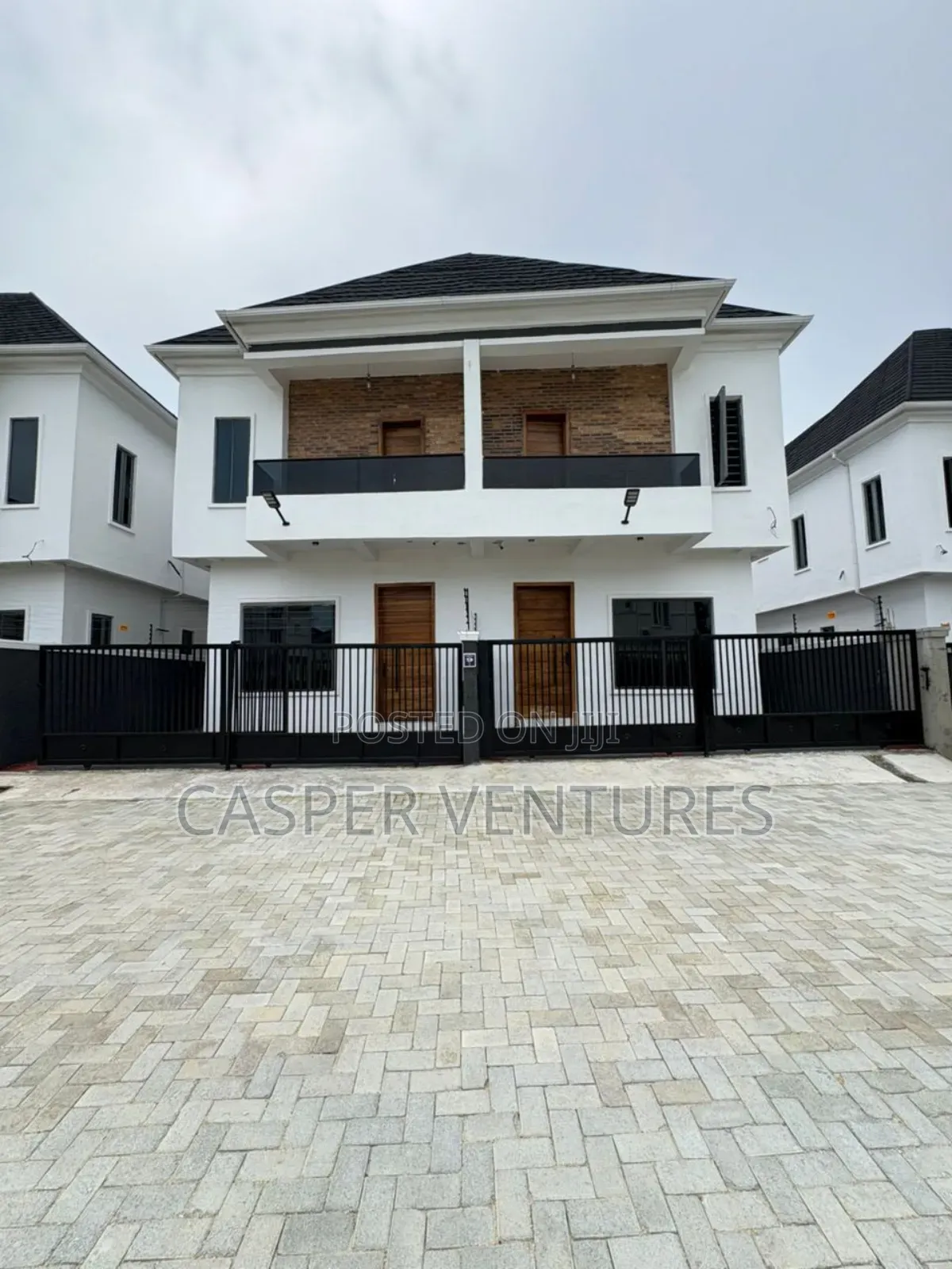 4bdrm Duplex in Lekki County, Ikota for sale in Ikota