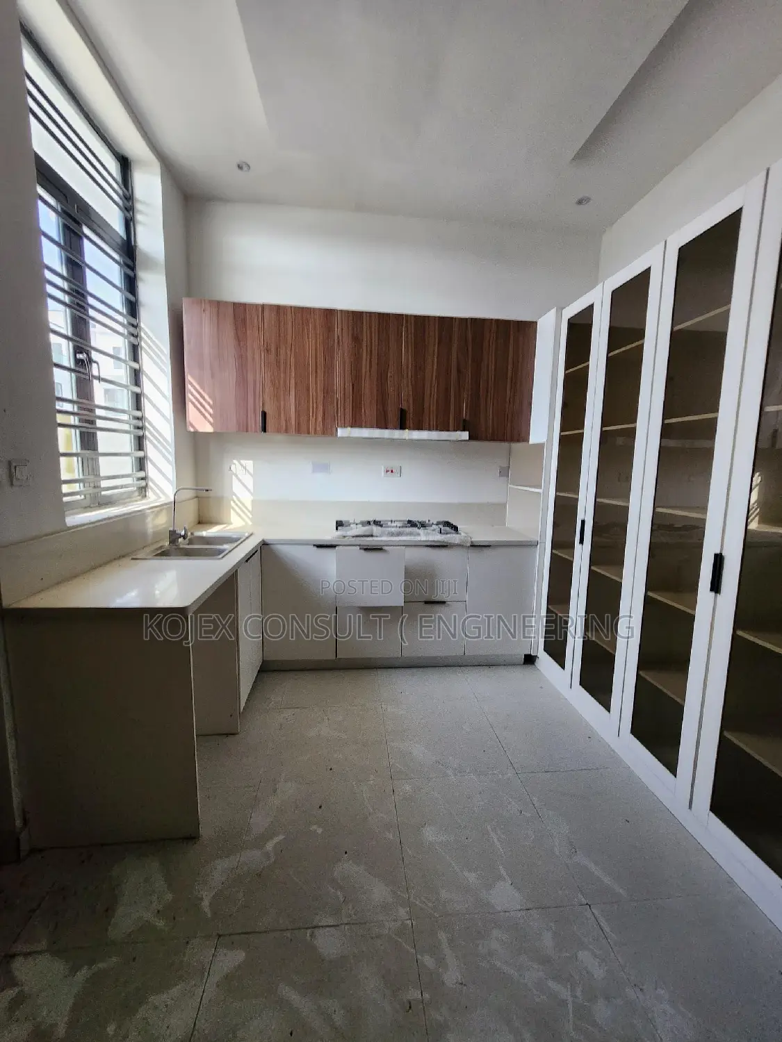 4bdrm Duplex in Chevron for rent in Chevron
