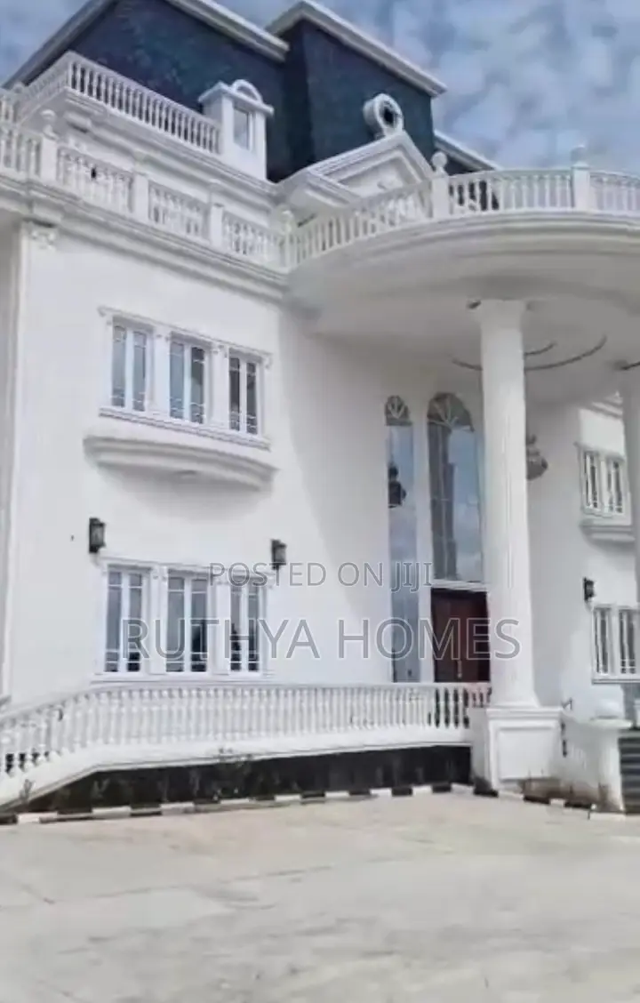 9bdrm Duplex in Luxury 9 Bedroom for sale in Guzape District