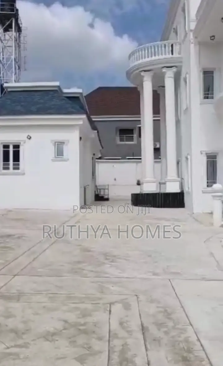 9bdrm Duplex in Luxury 9 Bedroom for sale in Guzape District
