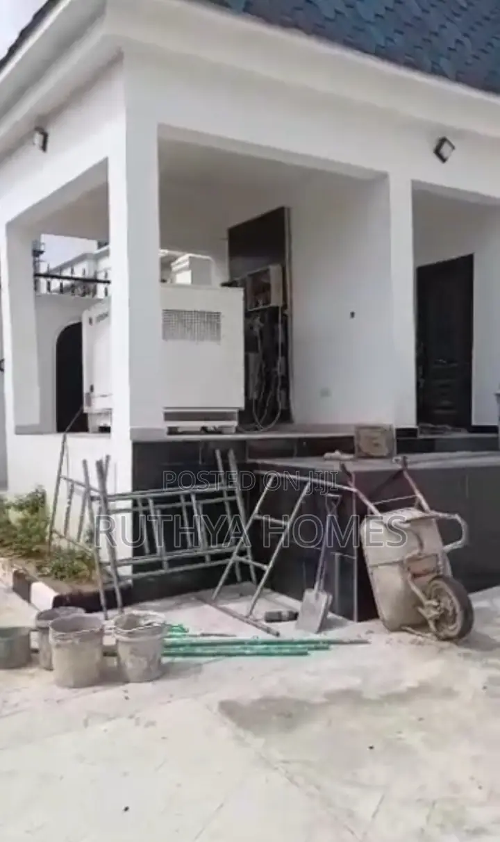 9bdrm Duplex in Luxury 9 Bedroom for sale in Guzape District