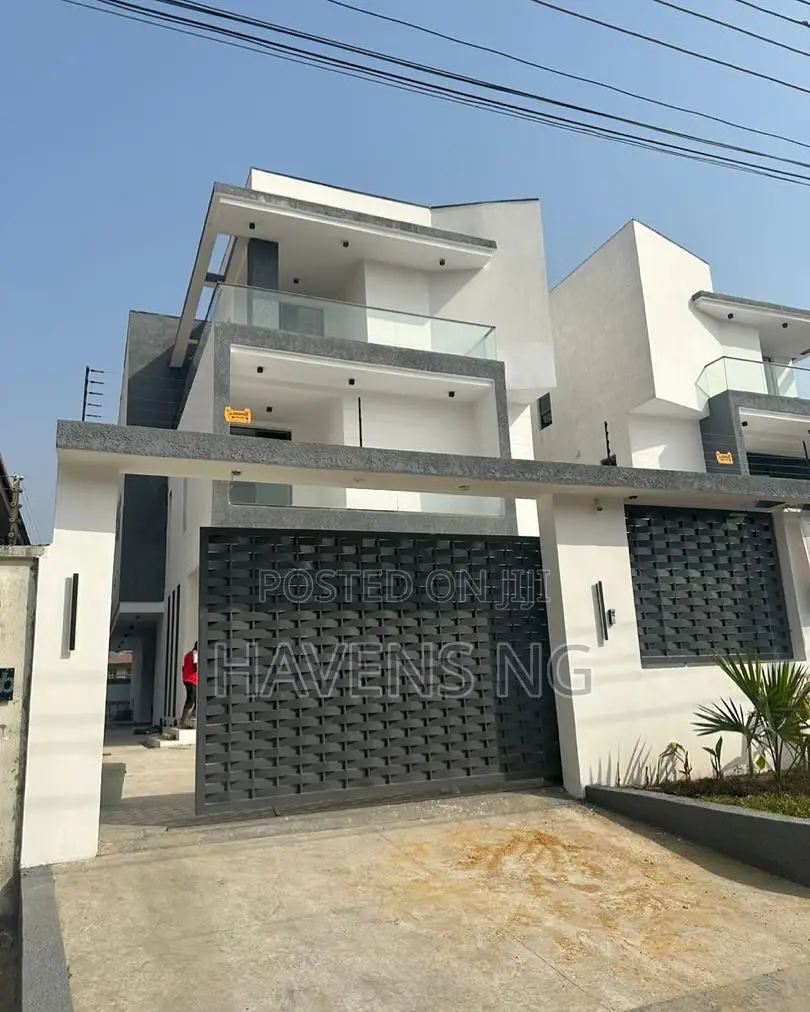 5bdrm Duplex in Lekki Phase 1 for sale in Lekki Phase 1