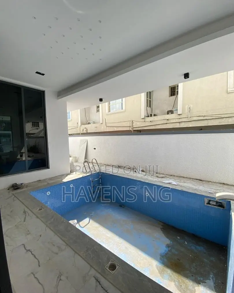 5bdrm Duplex in Lekki Phase 1 for sale in Lekki Phase 1