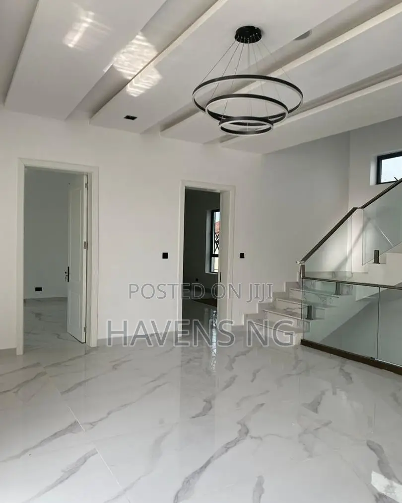 5bdrm Duplex in Lekki Phase 1 for sale in Lekki Phase 1
