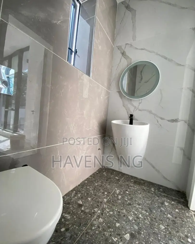 5bdrm Duplex in Lekki Phase 1 for sale in Lekki Phase 1