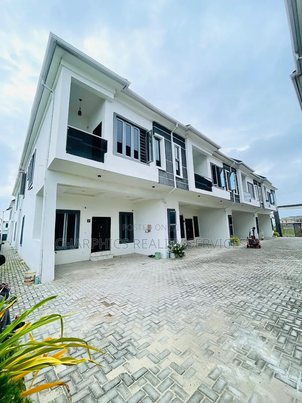 4bdrm Duplex in Lekki Phase 2 for sale in Lekki Phase 2