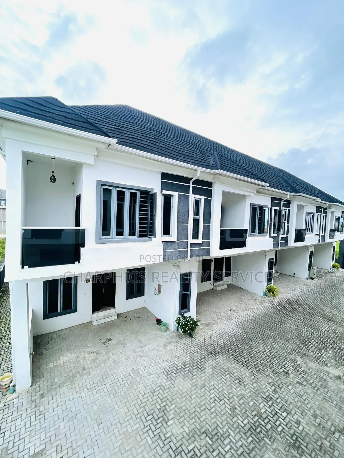 4bdrm Duplex in Lekki Phase 2 for sale in Lekki Phase 2