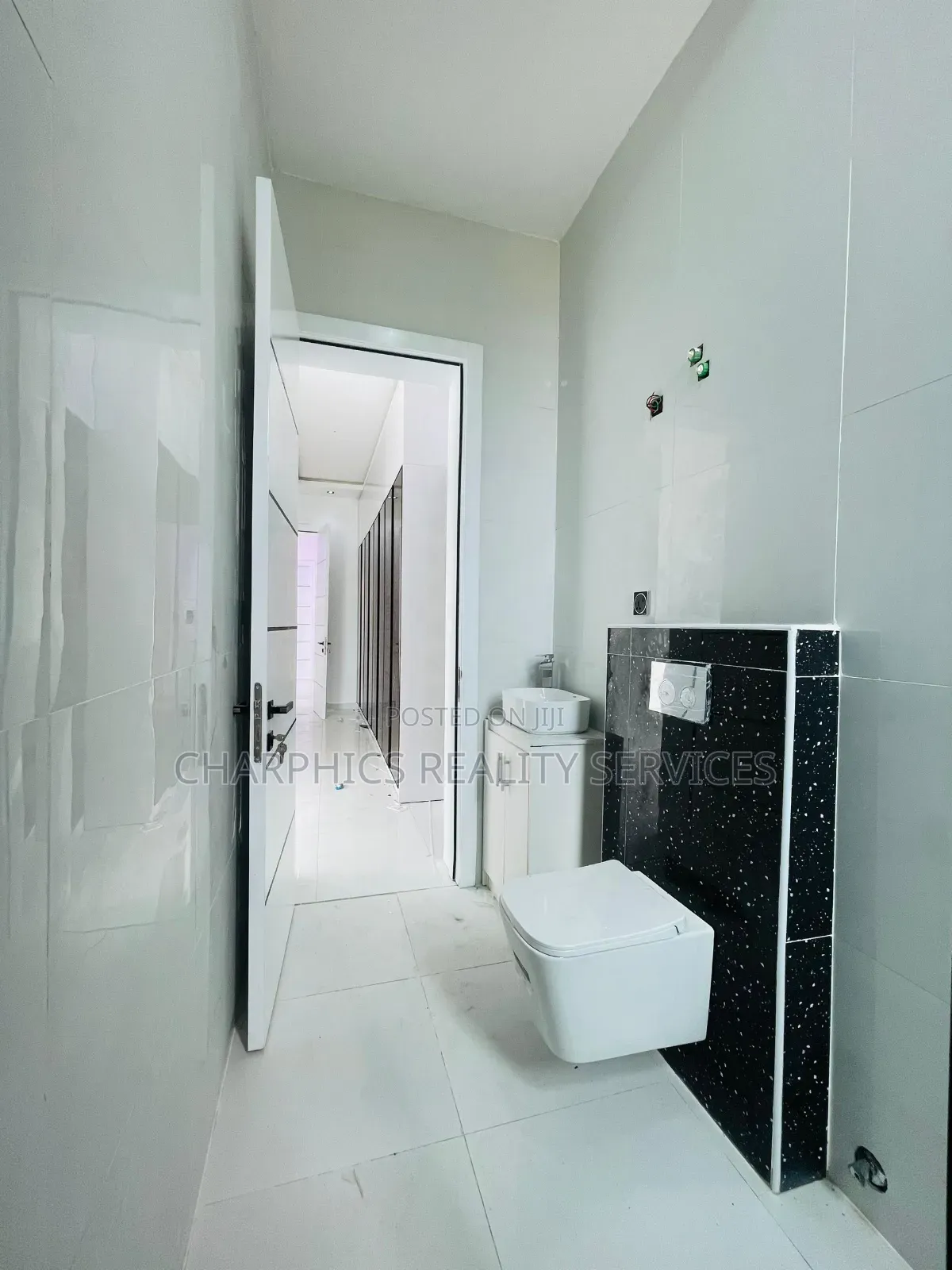 4bdrm Duplex in Ikota for sale in Ikota
