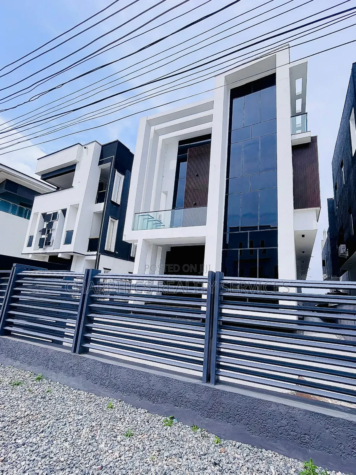 5bdrm Duplex in Lekki Phase 2 for sale in Lekki Phase 2