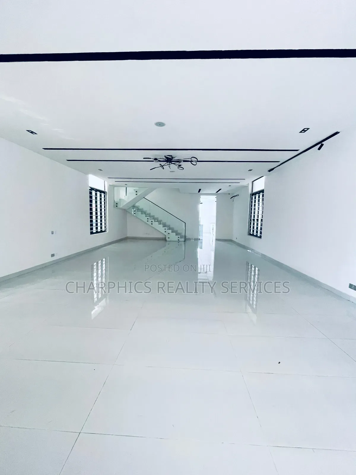 5bdrm Duplex in Lekki Phase 2 for sale in Lekki Phase 2