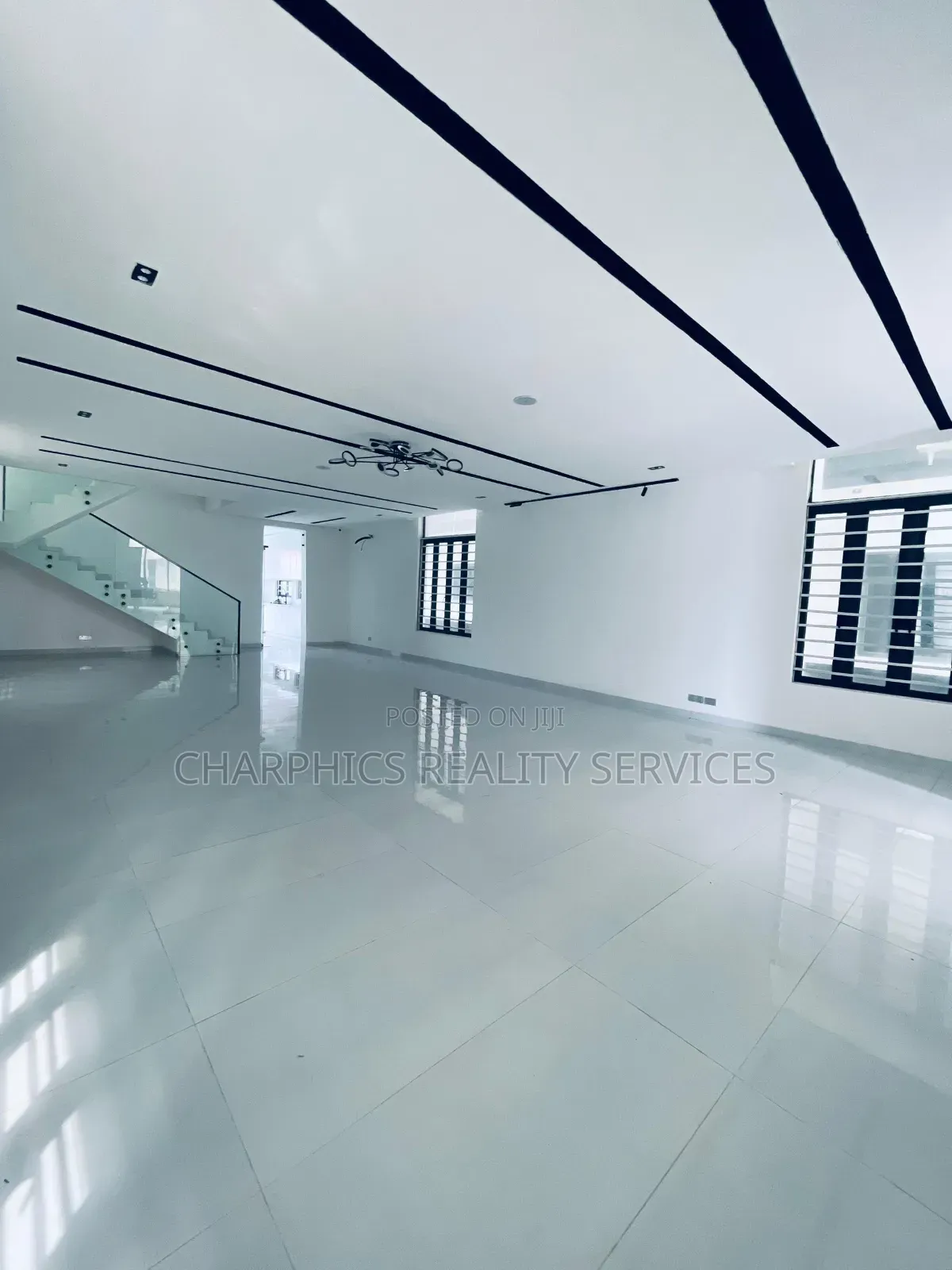 5bdrm Duplex in Lekki Phase 2 for sale in Lekki Phase 2