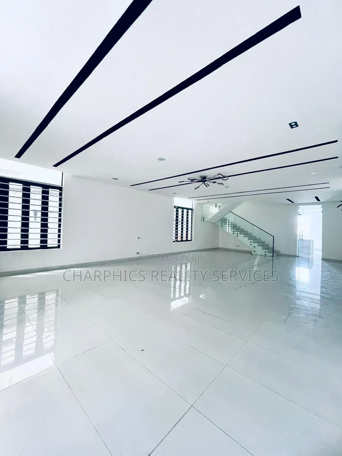 5bdrm Duplex in Lekki Phase 2 for sale in Lekki Phase 2