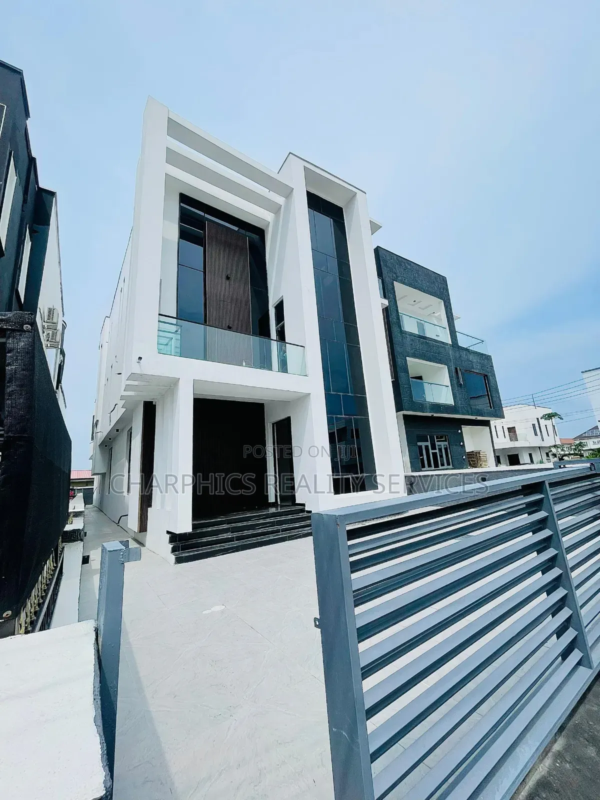5bdrm Duplex in Lekki Phase 2 for sale in Lekki Phase 2