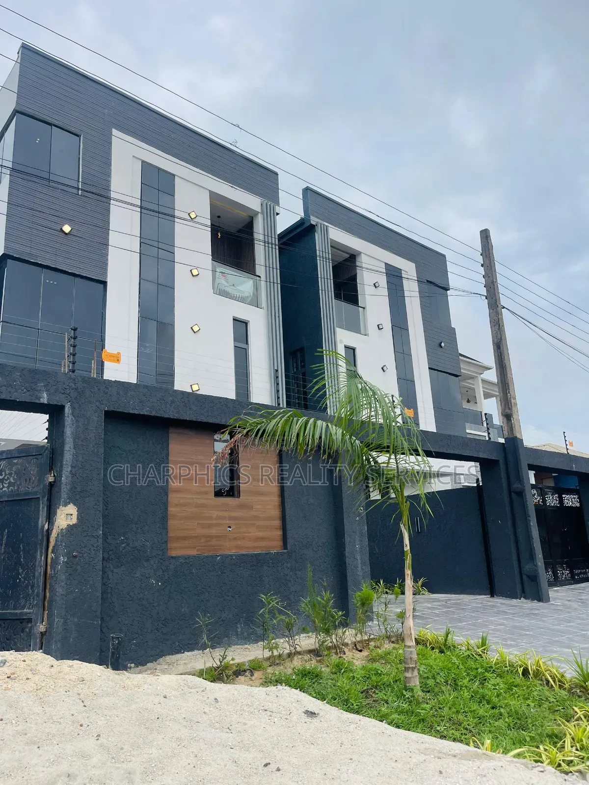 5bdrm Duplex in Lekki Phase 1 for sale in Lekki Phase 1