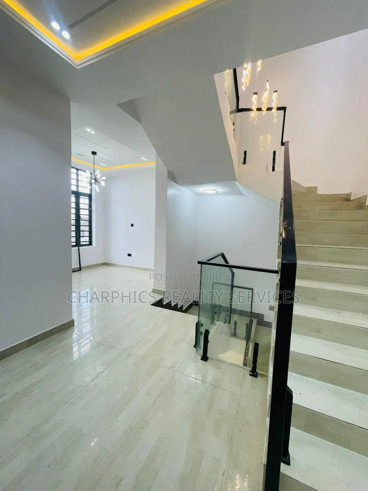 5bdrm Duplex in Lekki Phase 1 for sale in Lekki Phase 1