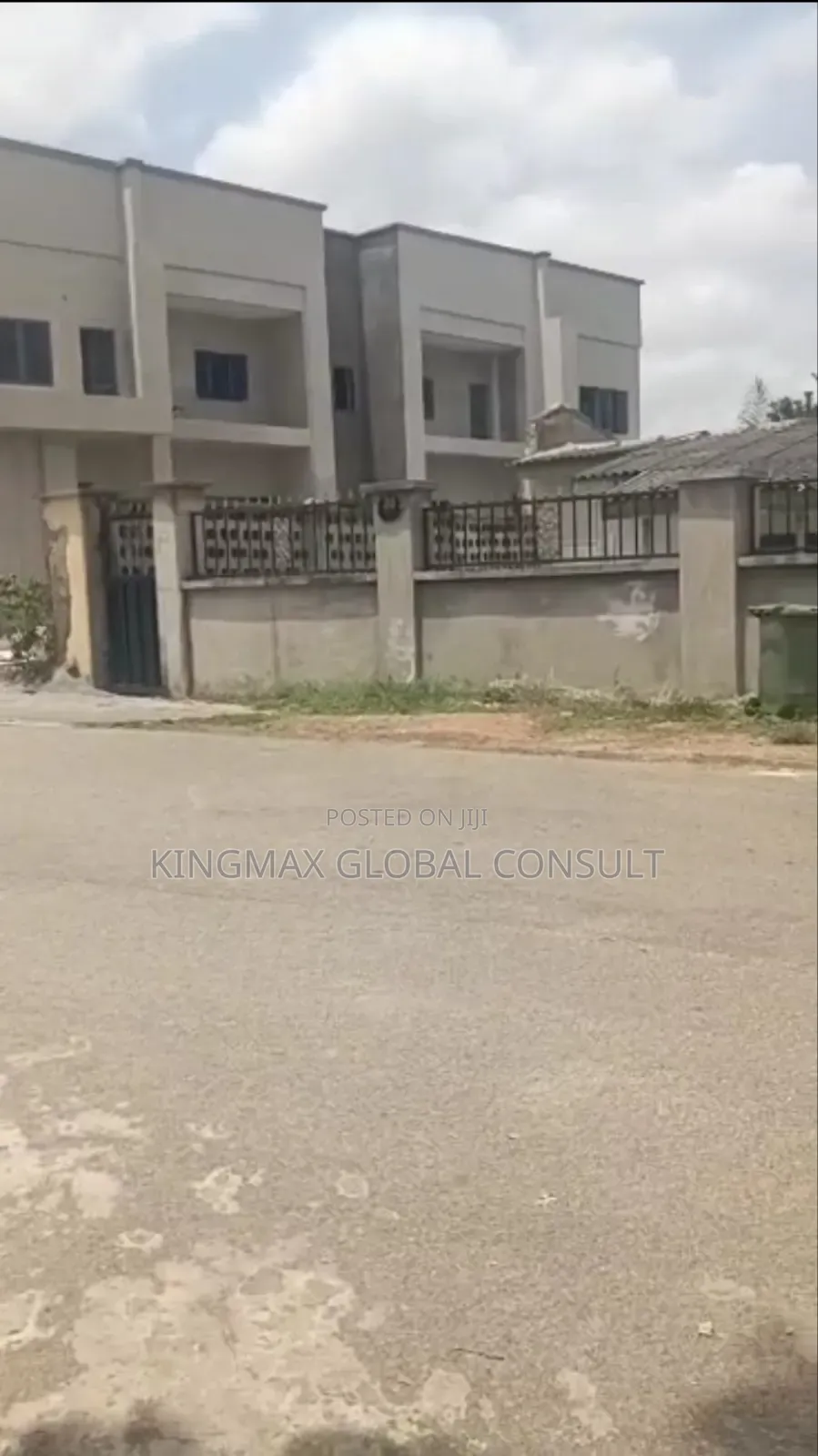 4bdrm Bungalow in Life Camp Close To for sale in Life Camp