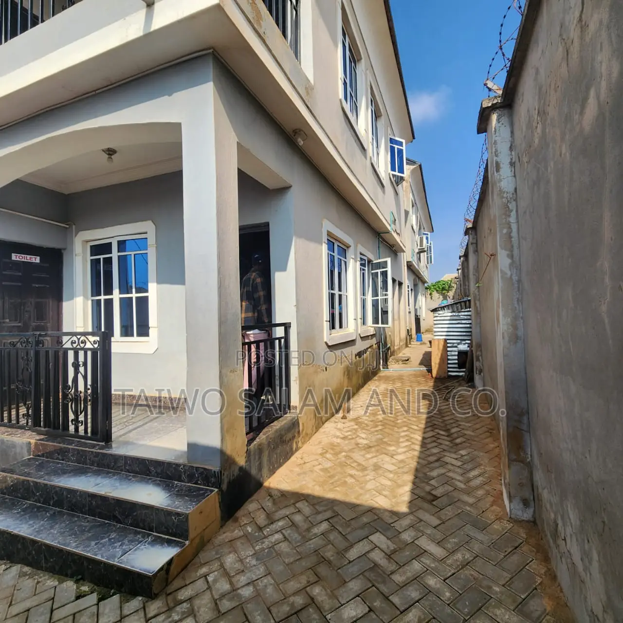 3bdrm Block of Flats in Akobo for sale in Akobo