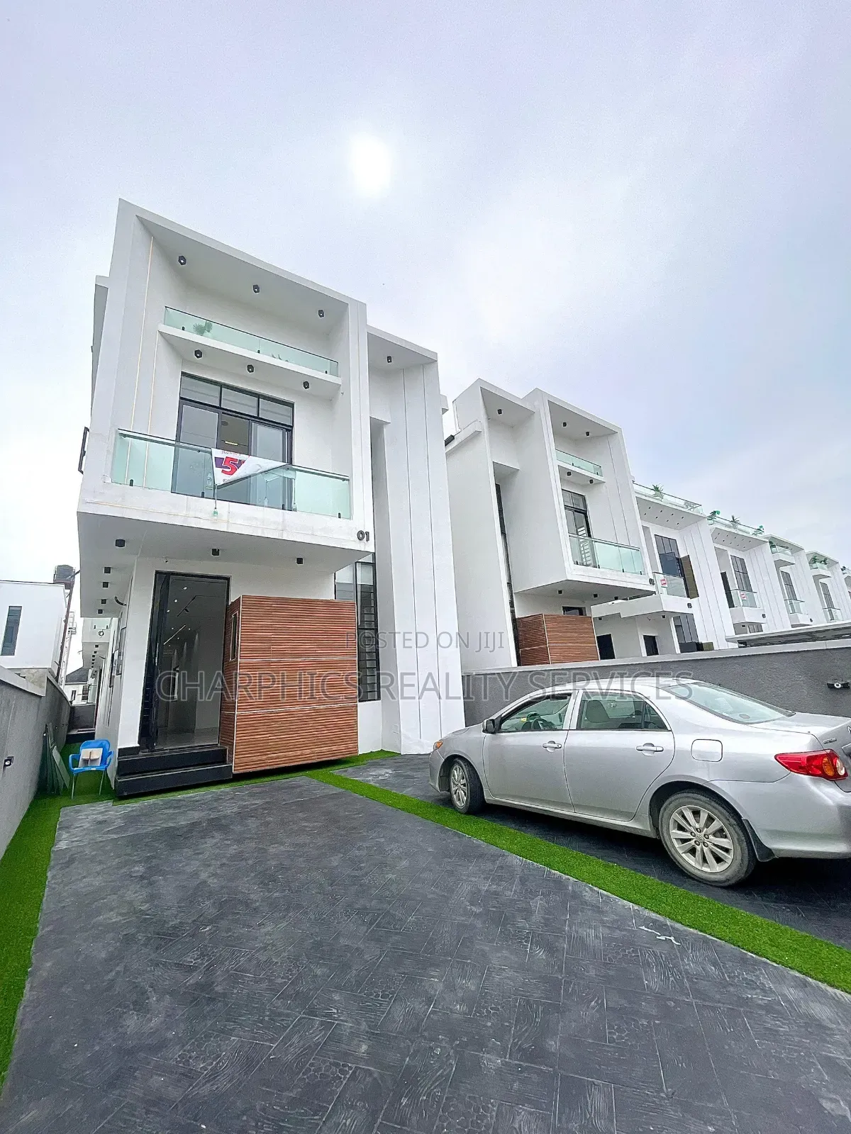 5bdrm Duplex in Chevron for sale in Chevron