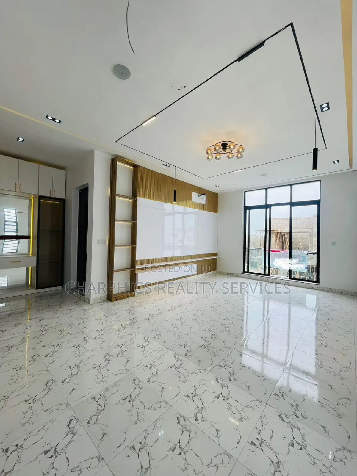 5bdrm Duplex in Chevron for sale in Chevron