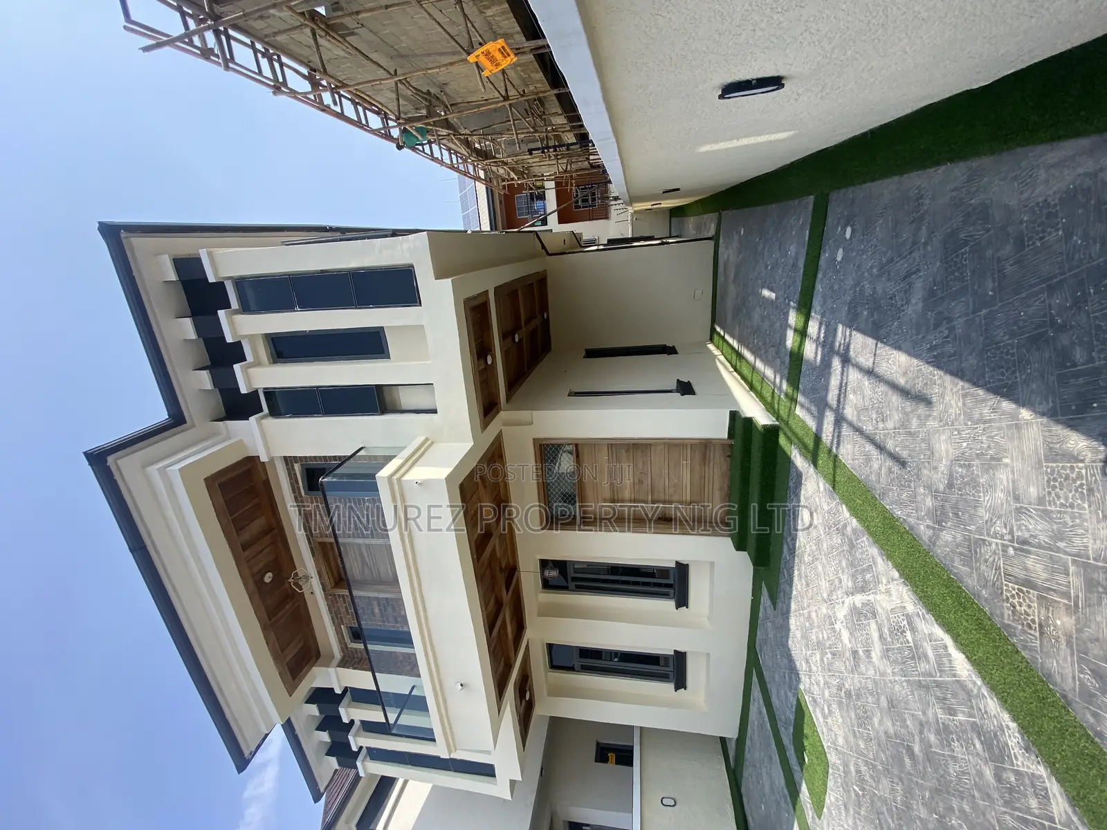 5bdrm Duplex in Orchid, Chevron for rent in Chevron