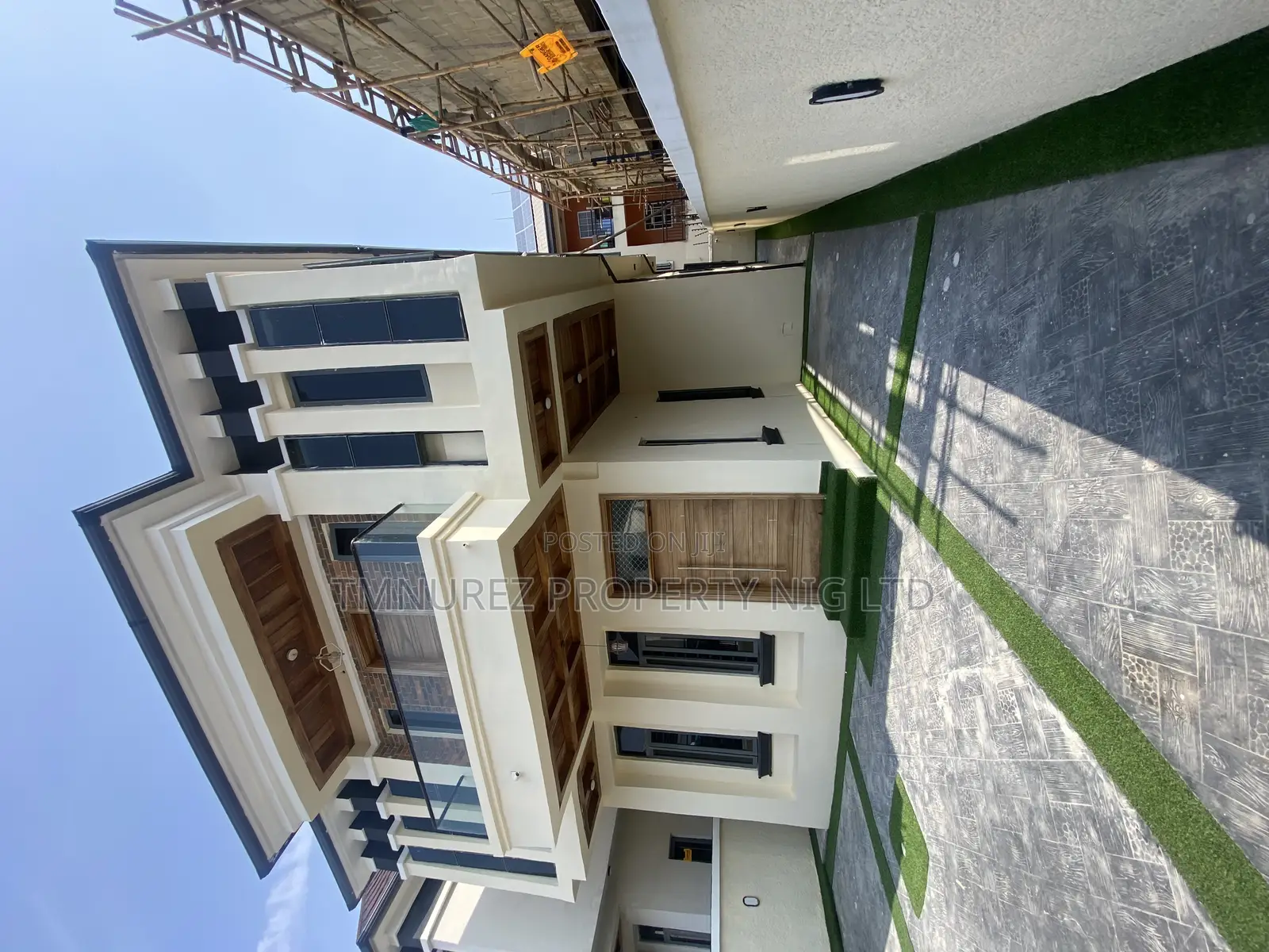 5bdrm Duplex in Orchid, Chevron for rent in Chevron