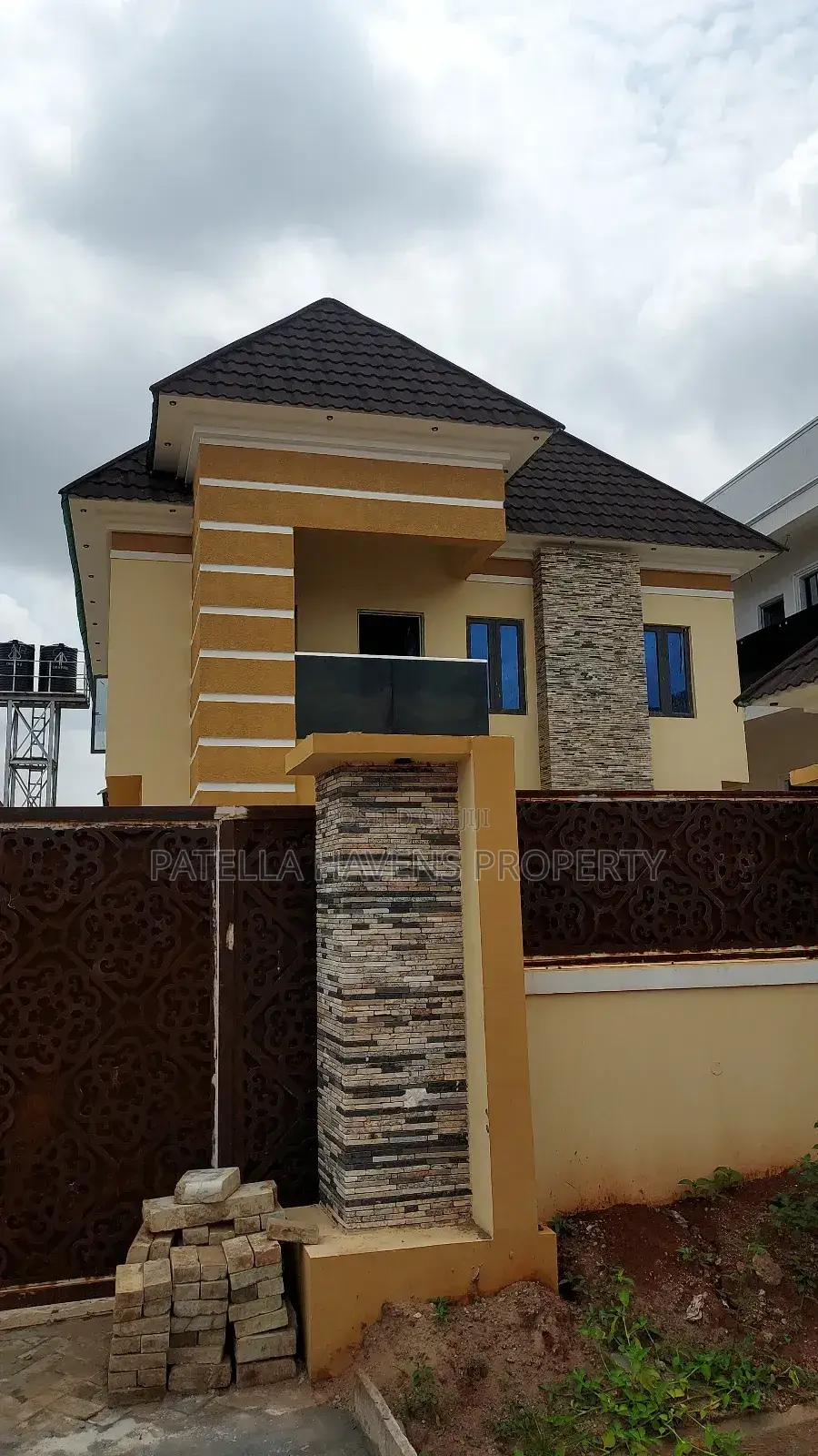 Distress Sale in Apo,Fully Detached With 1 Bedroom Bq in Apo Resettlement
