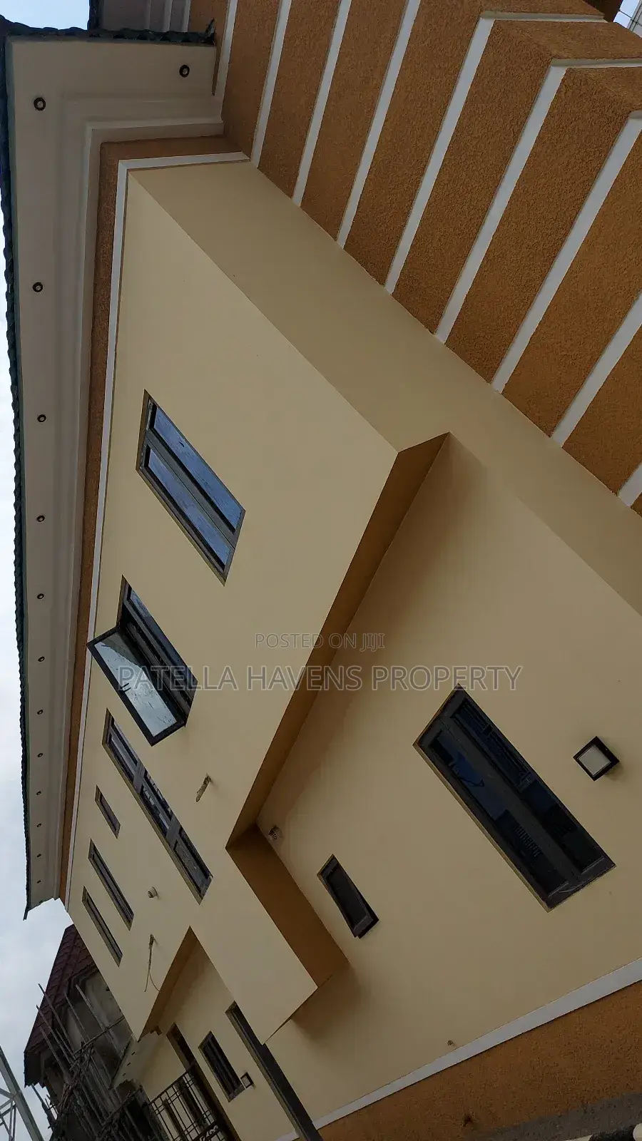 Distress Sale in Apo,Fully Detached With 1 Bedroom Bq in Apo Resettlement
