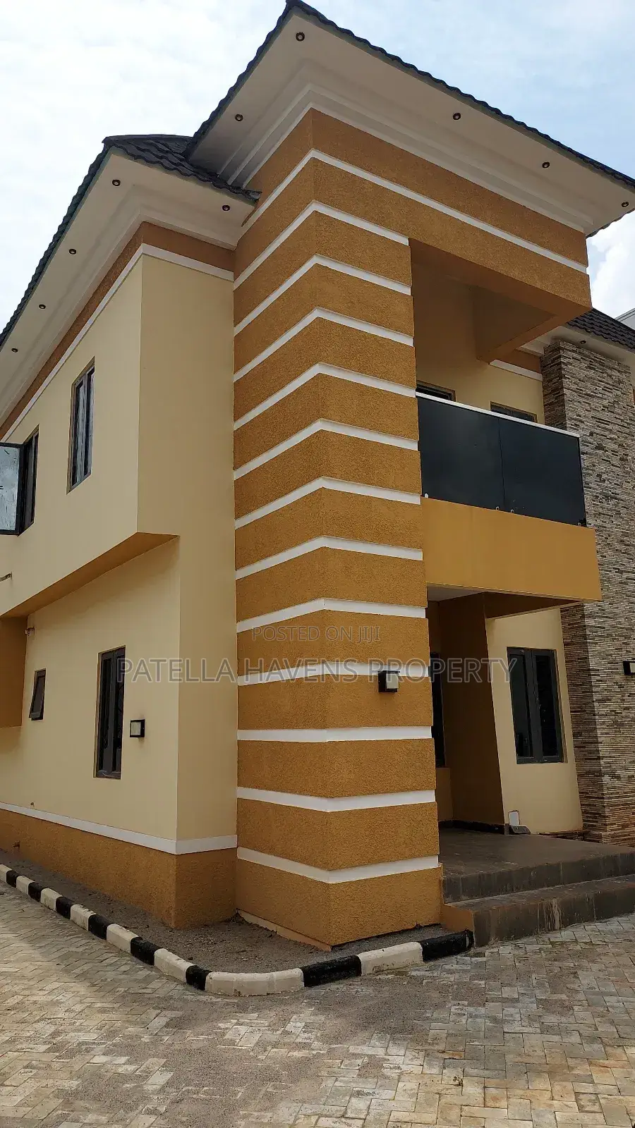 Distress Sale in Apo,Fully Detached With 1 Bedroom Bq in Apo Resettlement