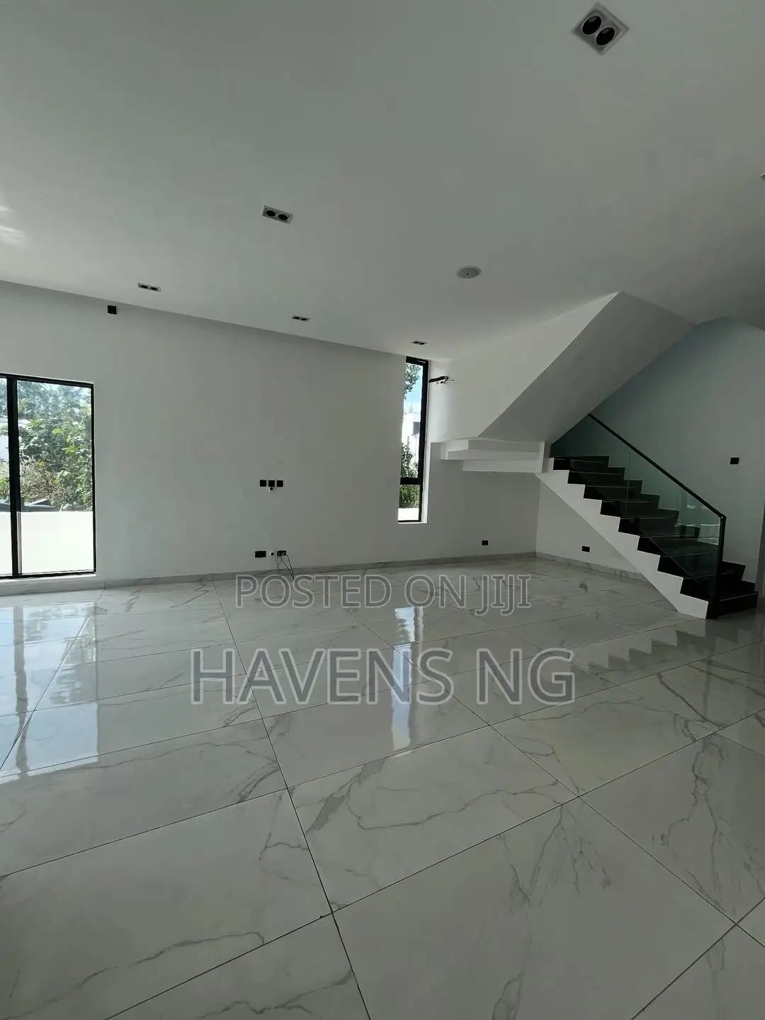 5bdrm Duplex in Ikota for sale in Ikota