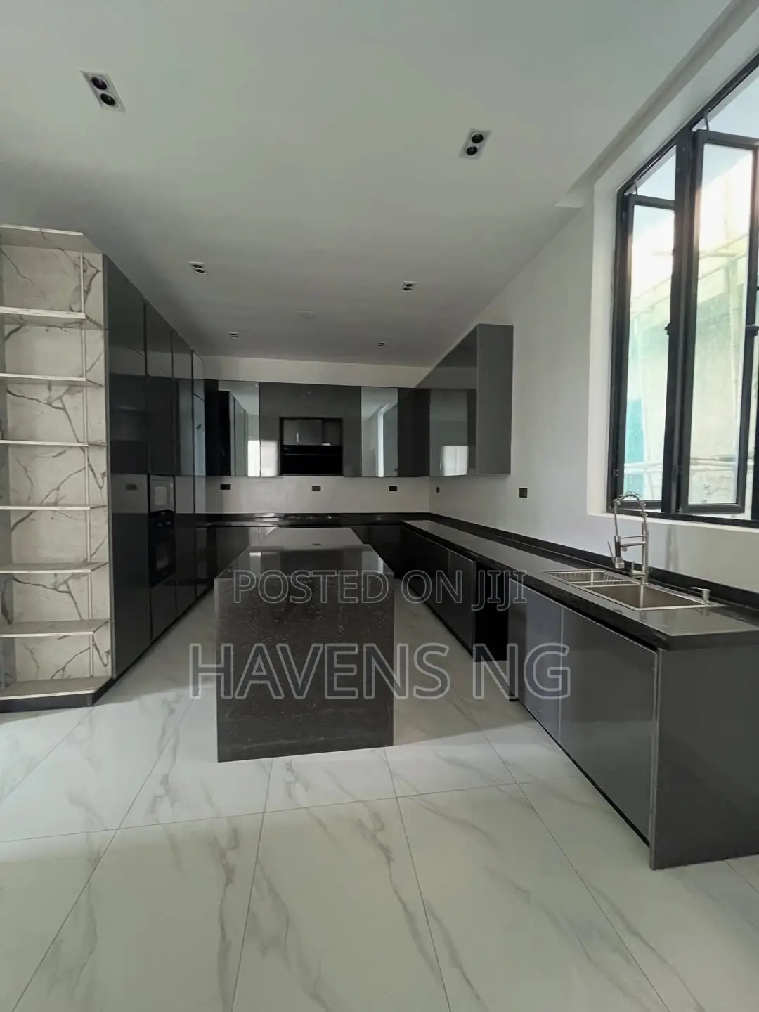 5bdrm Duplex in Ikota for sale in Ikota
