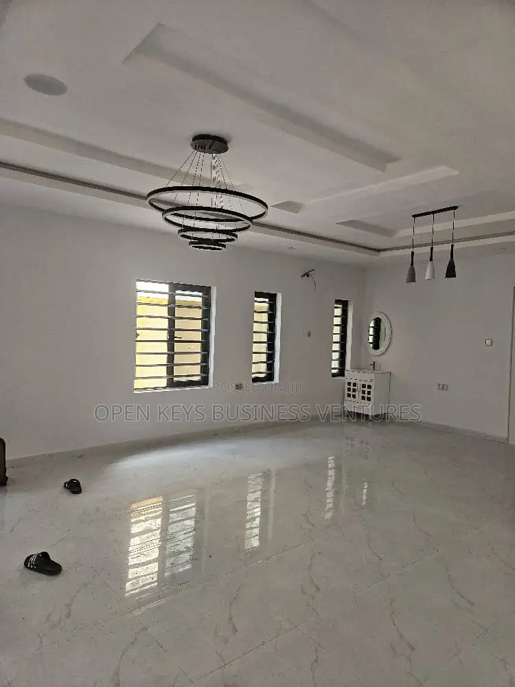 Furnished 4bdrm Duplex in Oluyole for sale in Oluyole Estate