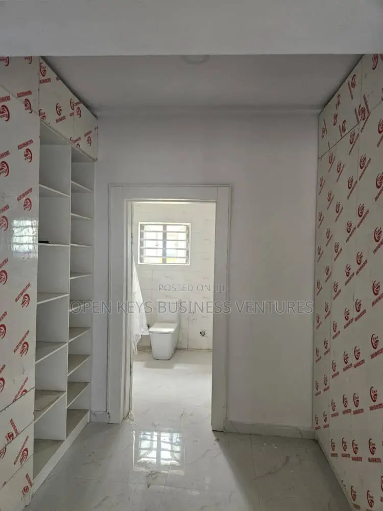 Furnished 4bdrm Duplex in Oluyole for sale in Oluyole Estate