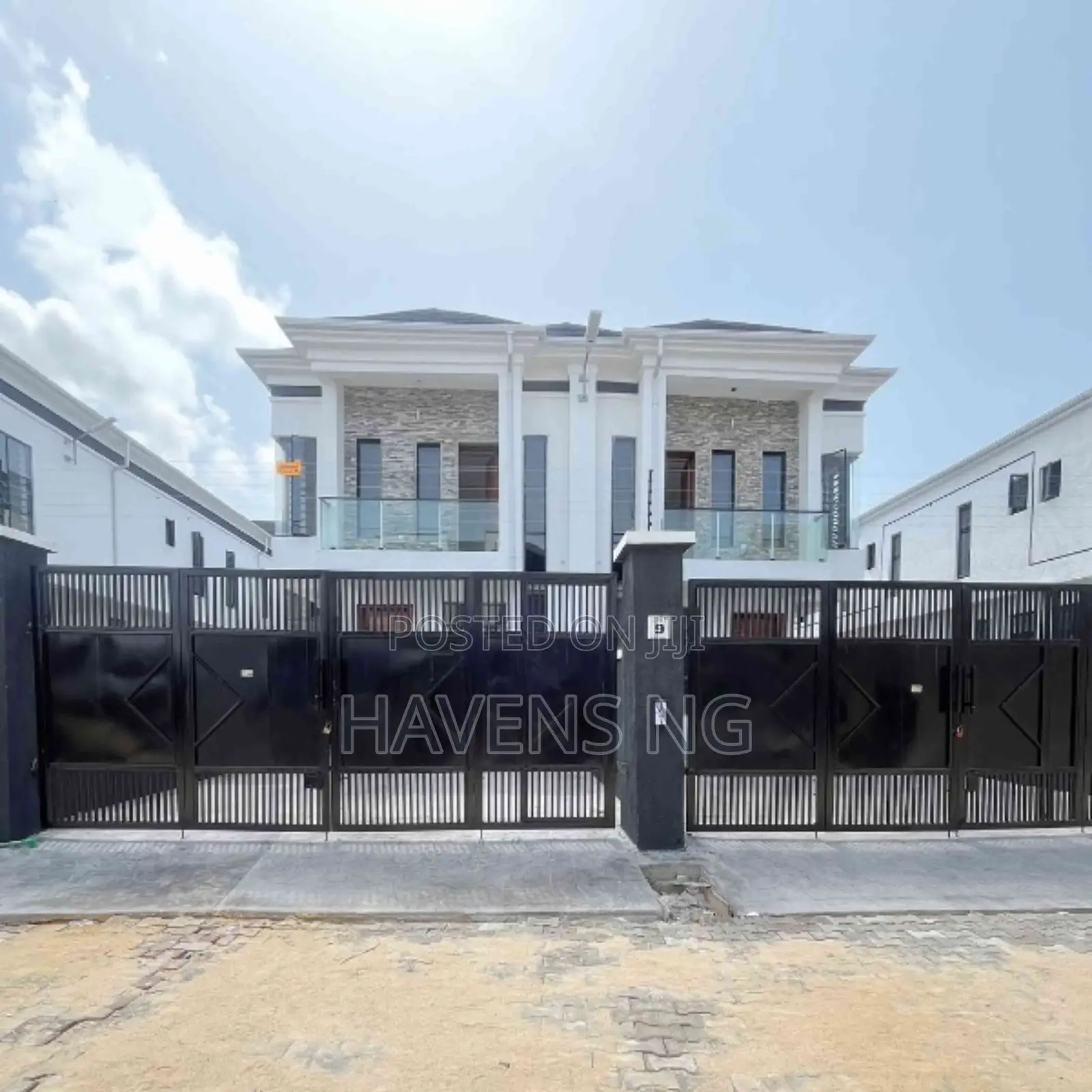4bdrm Duplex in Ikota for sale in Ikota
