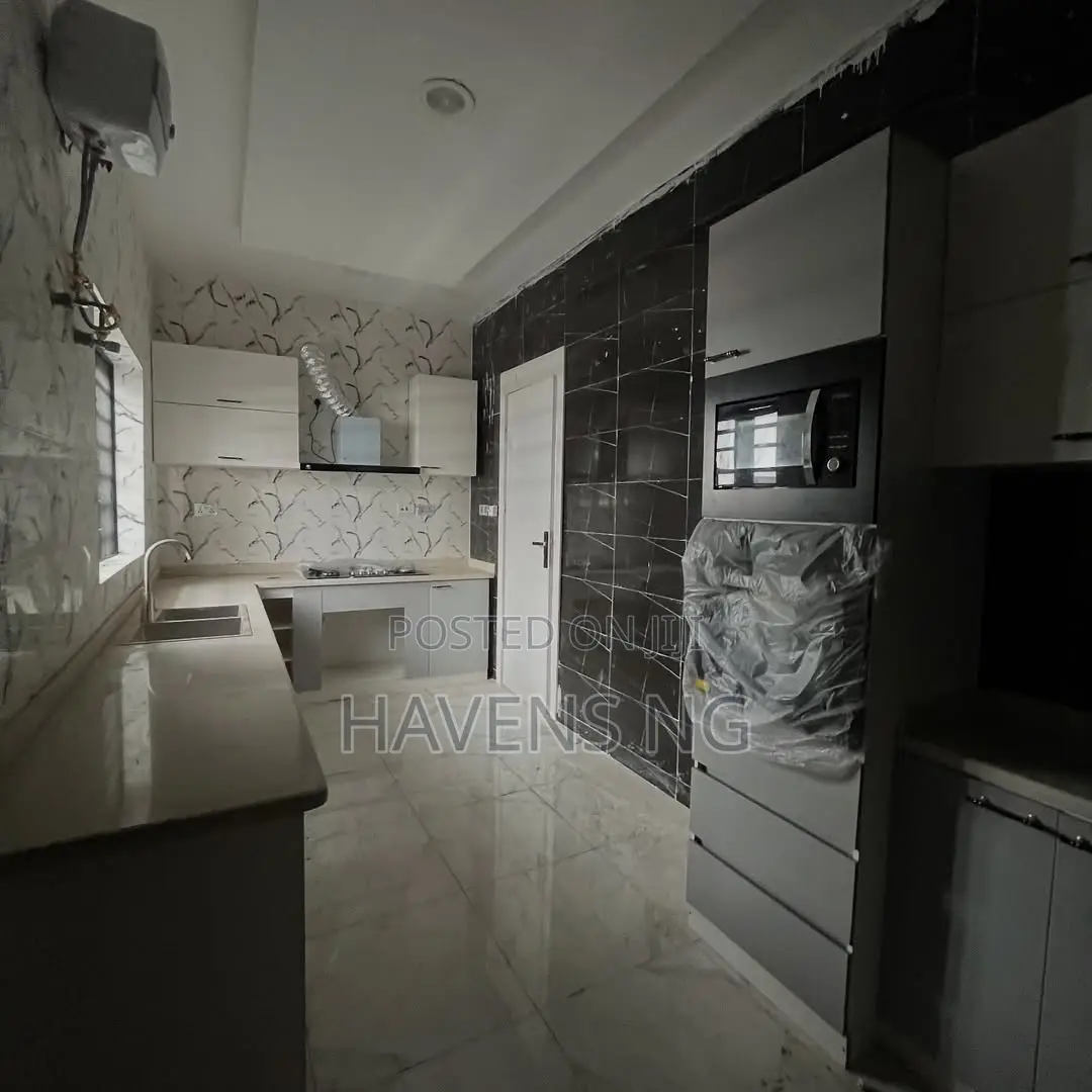 4bdrm Duplex in Ikota for sale in Ikota