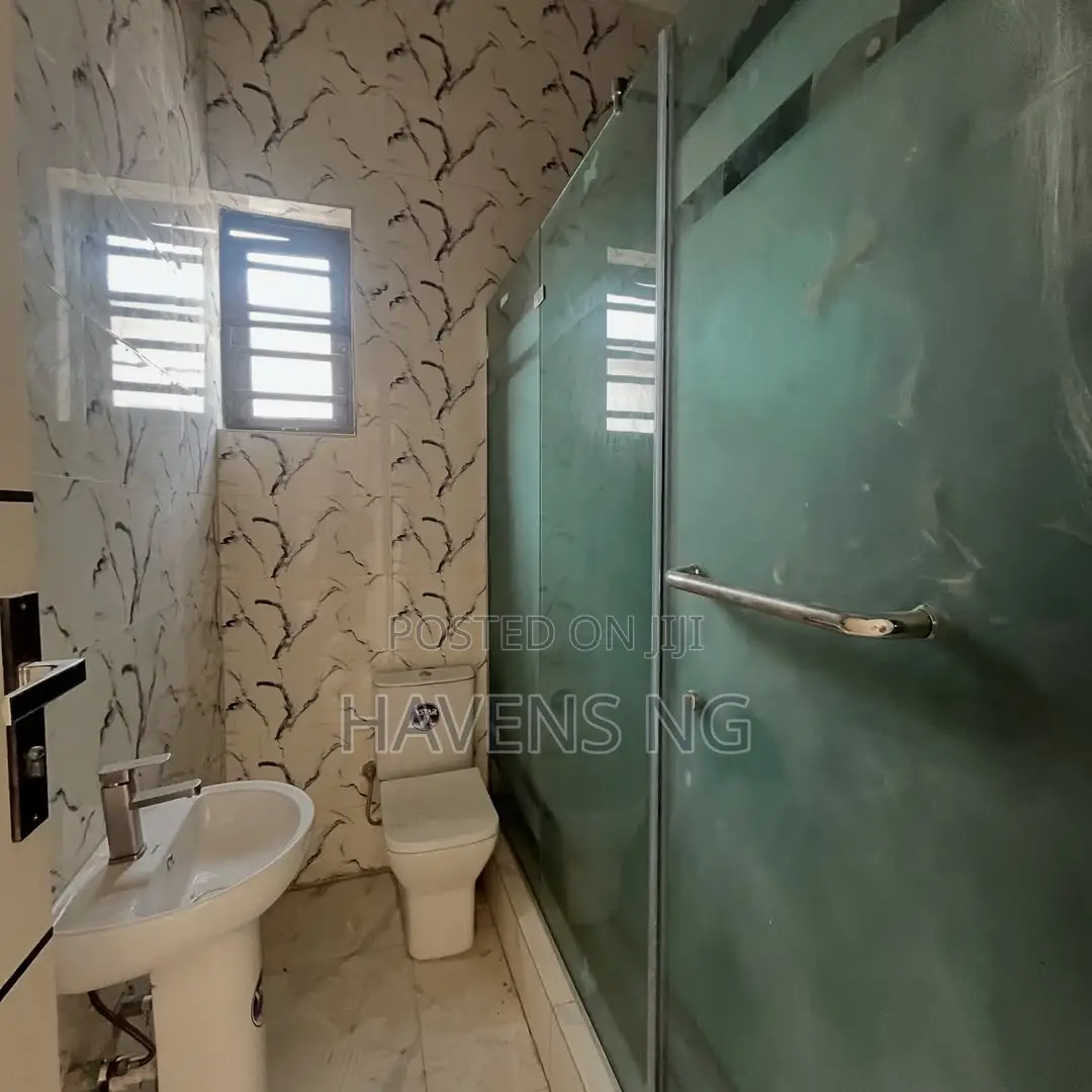 4bdrm Duplex in Ikota for sale in Ikota