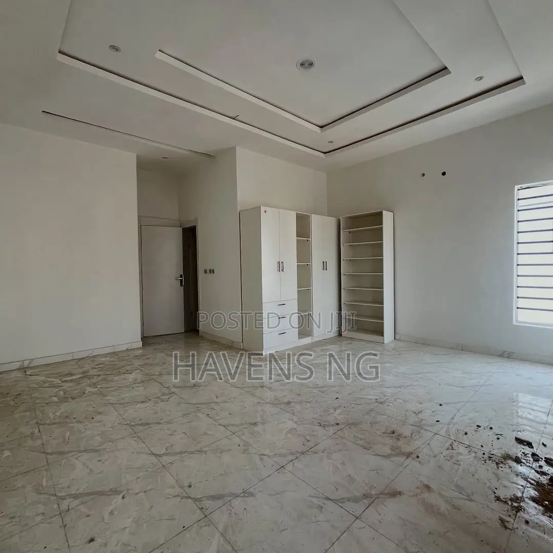 4bdrm Duplex in Ikota for sale in Ikota