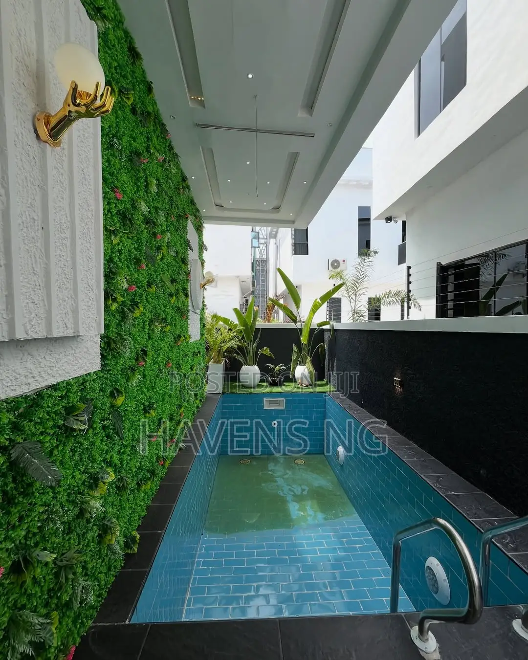 4bdrm Duplex in Chevron for sale in Chevron