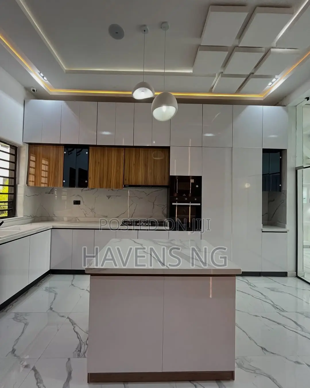 4bdrm Duplex in Chevron for sale in Chevron