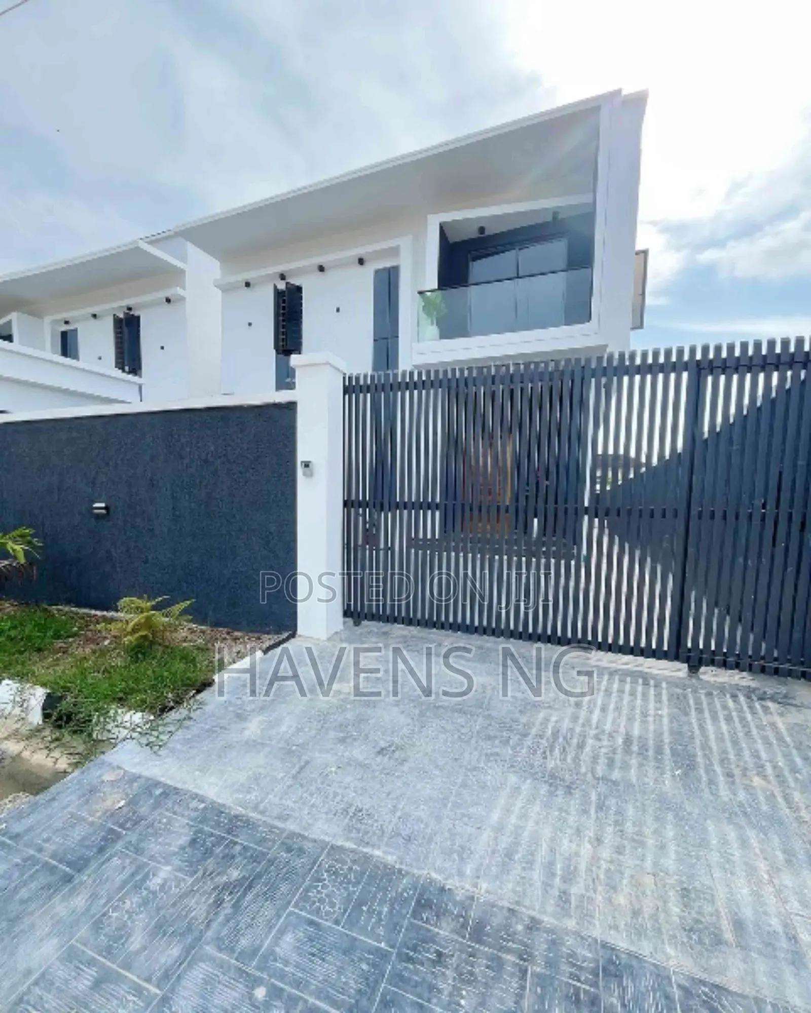 5bdrm Duplex in Ikota for sale in Ikota